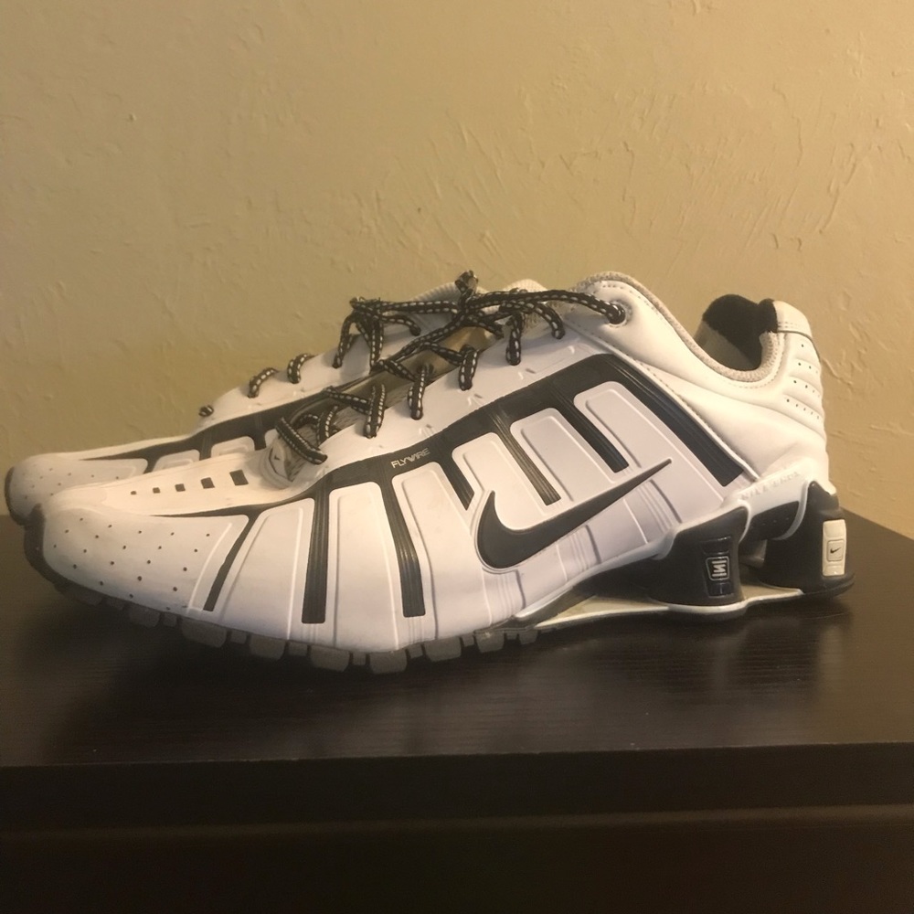 Men’s Nike Shox size 12.